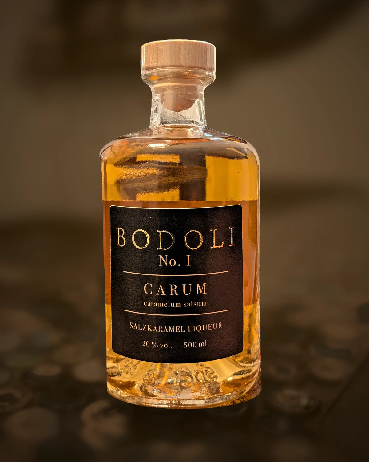 BODOLI CARUM Salzkaramell Liqueur – Flasche, Vorderseite