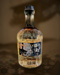 TÒRNAVAEL Sea of Moyle Irish Whiskey, 0,7-Liter-Flasche vor dunklem Hintergrund